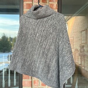 BAREFOOT DREAMS PONCHO never worn